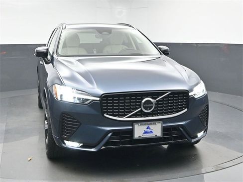 Used 2024 Volvo XC60 B5 Ultimate w/ Protection Package Premier image 2