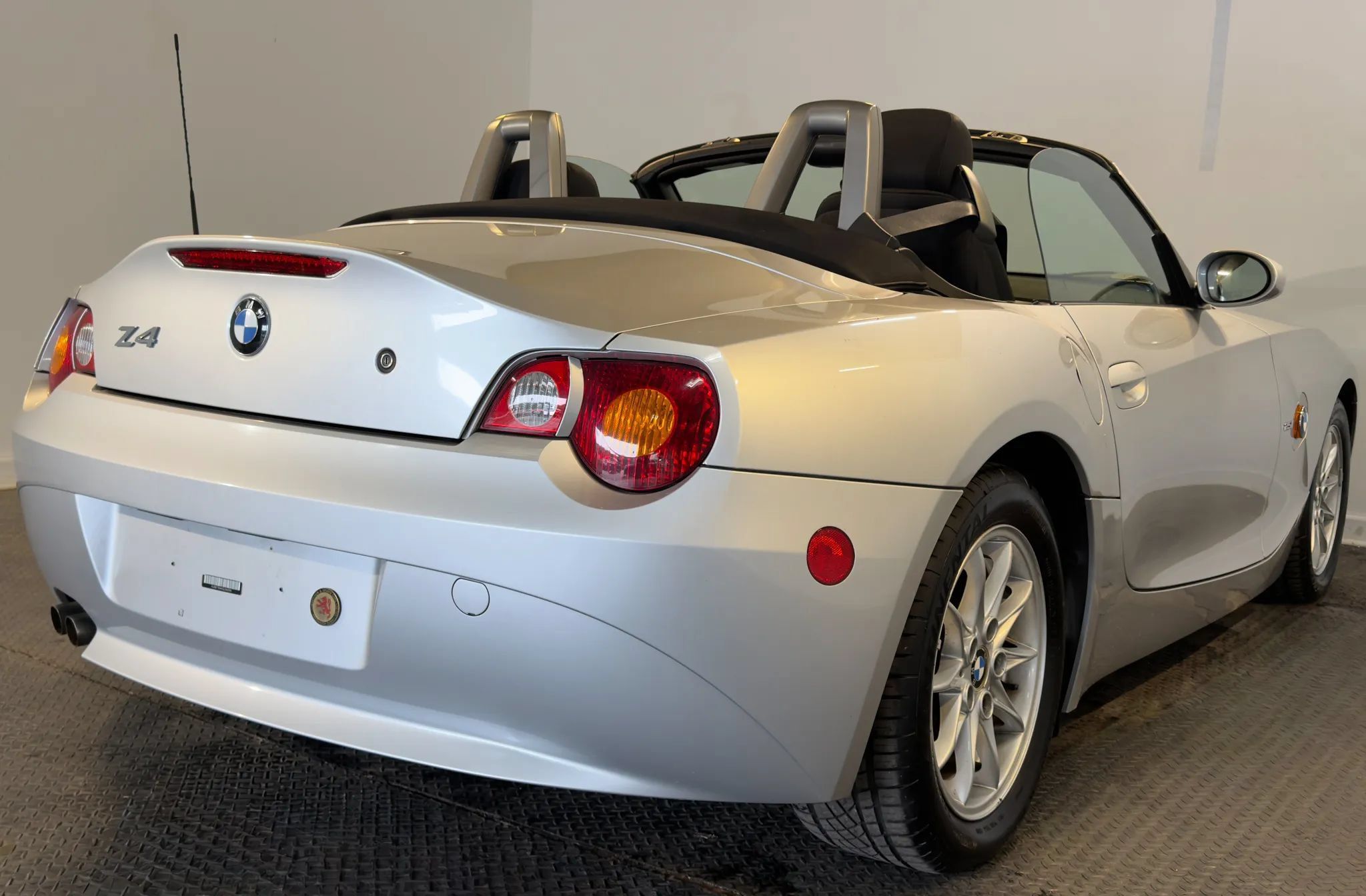 Used 2003 BMW Z4 2.5i RWD image 10