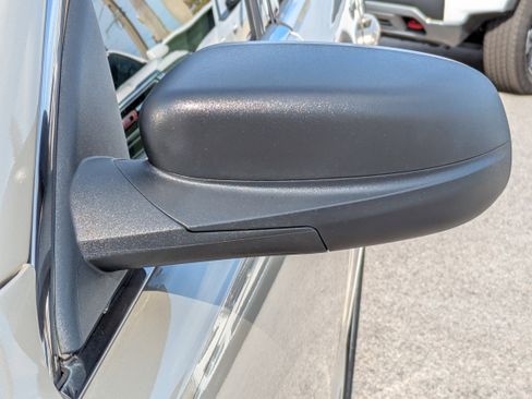 Used 2018 Ford Taurus SE image 11