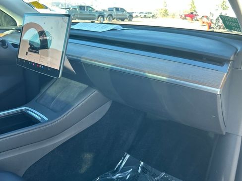 Used 2022 Tesla Model Y Performance image 11