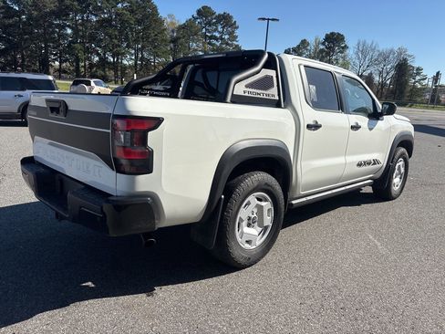 Used 2024 Nissan Frontier SV w/ Hardbody Edition image 10