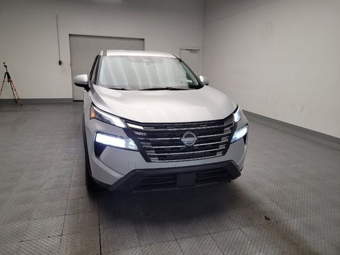 Used 2025 Nissan Rogue SV AWD/4WD image 14