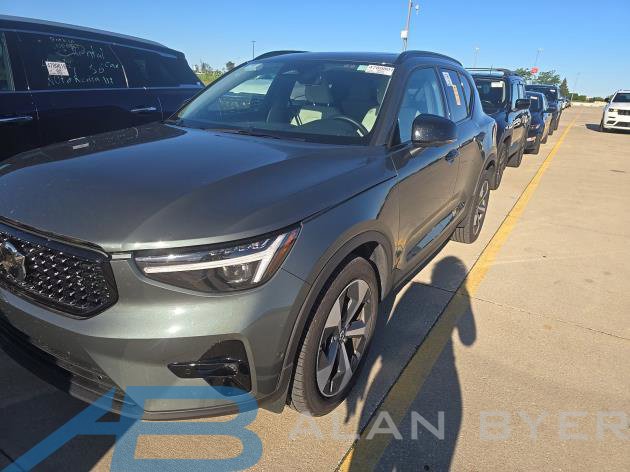Used 2026 Volvo XC40 B5 Plus AWD/4WD image 1