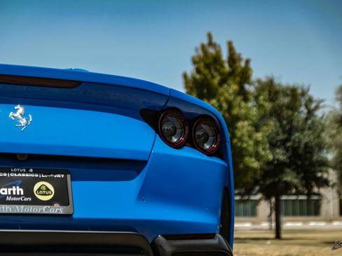 Used 2022 Ferrari 812 GTS RWD image 16