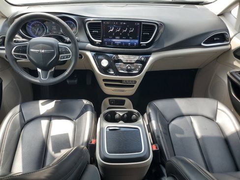 Used 2023 Chrysler Pacifica Touring-L FWD image 11