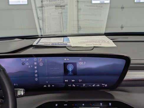 Certified 2025 Buick Enclave Avenir w/ Super Cruise Package image 19