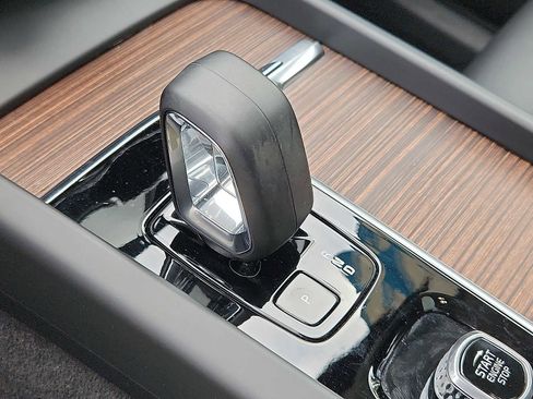 Certified 2023 Volvo XC60 B5 Plus w/ Climate Package image 14