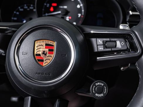 Certified 2026 Porsche Macan AWD/4WD image 19