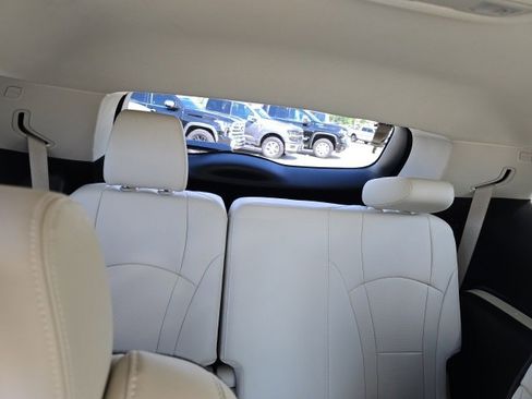 Used 2024 Buick Enclave Essence w/ Technology Package image 18