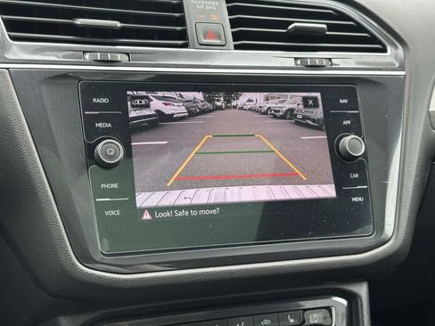 Used 2021 Volkswagen Tiguan SEL AWD/4WD image 28