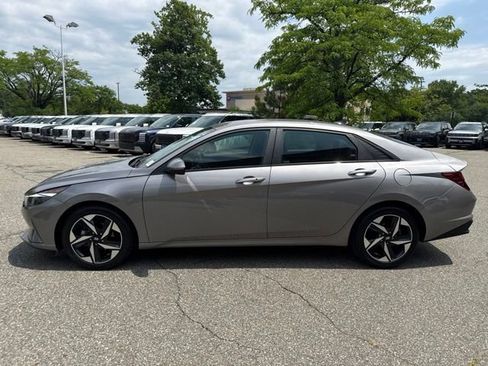 Used 2023 Hyundai Elantra SEL w/ Convenience Package FWD image 20