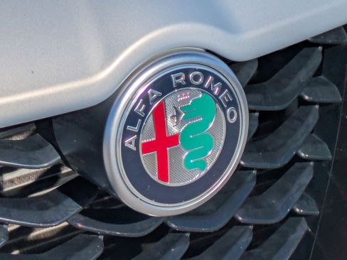 Used 2024 Alfa Romeo Stelvio AWD image 10