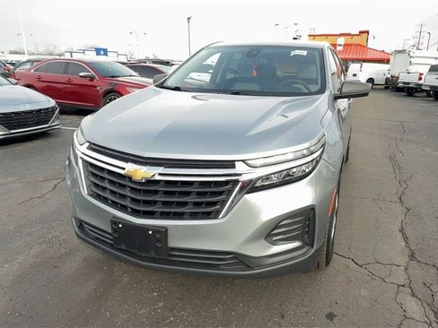 Used 2023 Chevrolet Equinox LS image 3