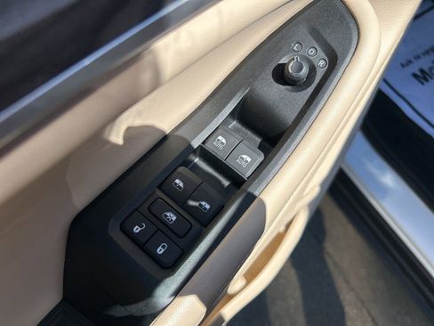 Used 2024 Jeep Grand Cherokee Limited w/ Luxury Tech Group II image 21