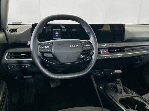 Used 2025 Kia K4 LXS image 18