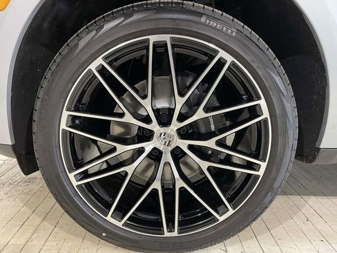 New 2026 Porsche Macan image 13