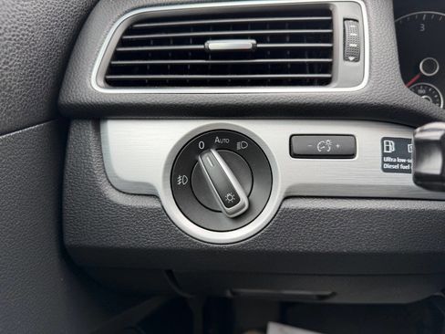 Used 2013 Volkswagen Passat TDI SE FWD image 10