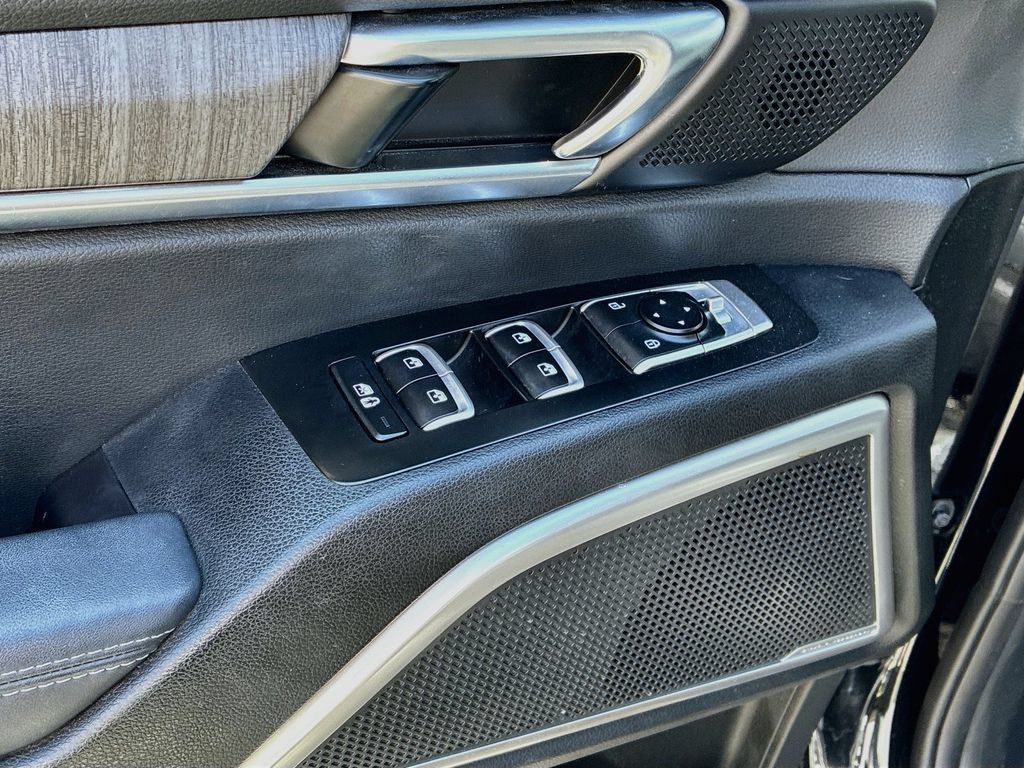 Used 2024 Kia Telluride EX w/ EX Captain's Chair Package AWD/4WD image 18