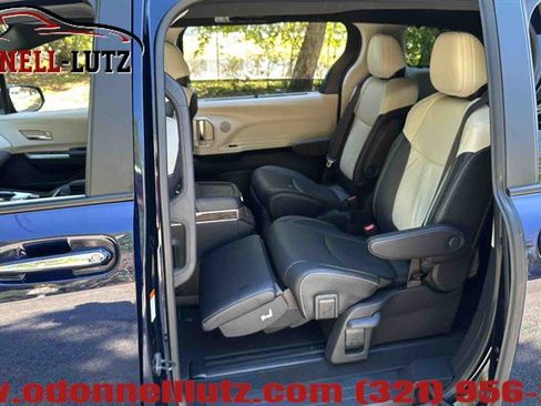 Used 2025 Toyota Sienna Platinum image 16