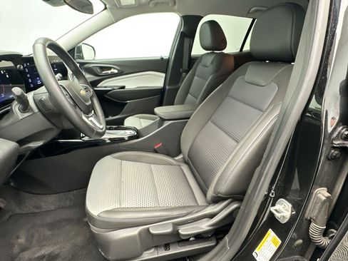 Used 2024 Chevrolet Trax LT w/ Driver Confidence Package FWD image 5