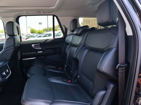 Used 2025 Ford Expedition Max Platinum AWD/4WD image 34