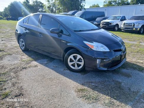 Used 2015 Toyota Prius Four image 2