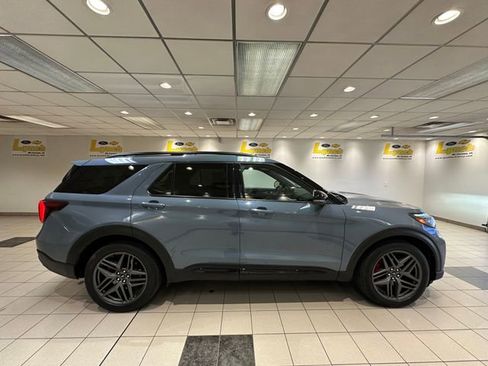 Certified 2025 Ford Explorer ST AWD/4WD image 3