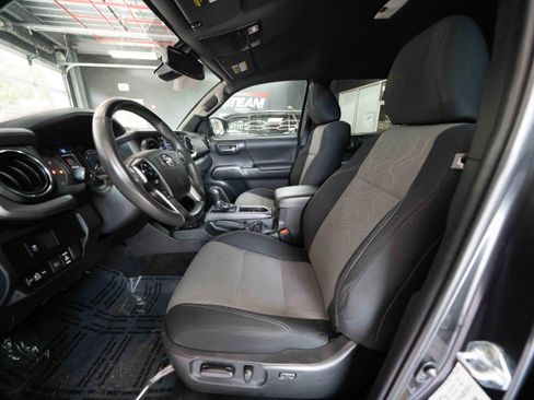 Used 2022 Toyota Tacoma TRD Sport AWD/4WD image 9