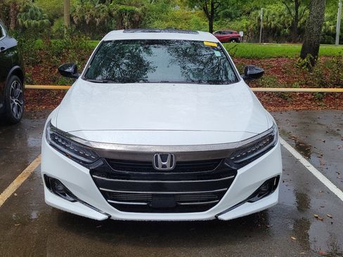 Used 2022 Honda Accord Sport image 2