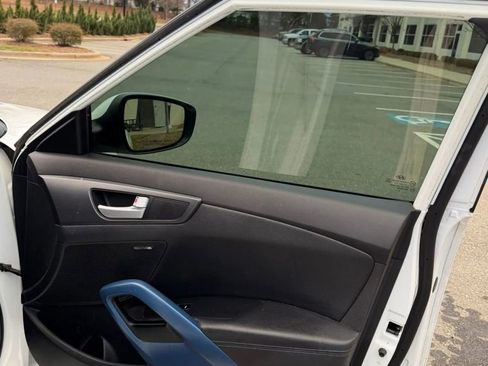 Used 2014 Hyundai Veloster Turbo image 16