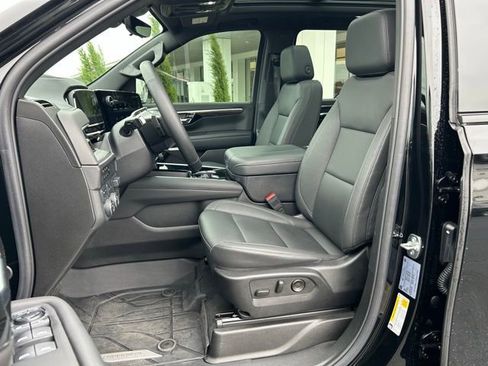 Used 2025 Chevrolet Suburban Z71 w/ Z71 Off-Road Package AWD/4WD image 21