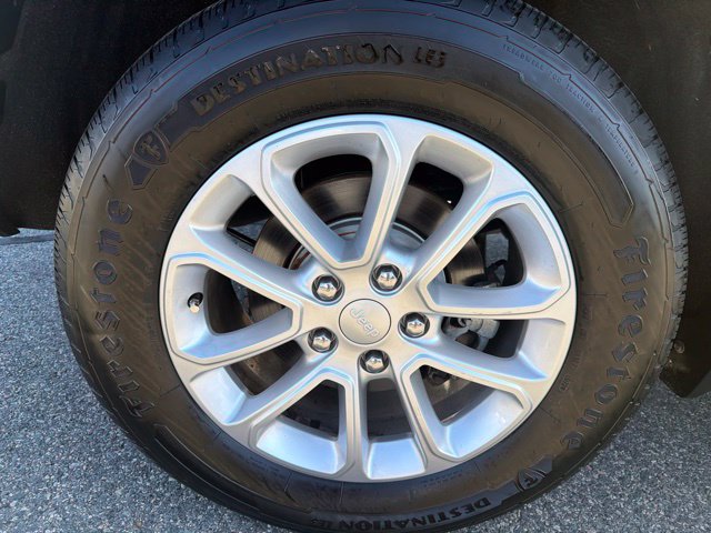 Used 2021 Jeep Grand Cherokee Laredo AWD/4WD image 12