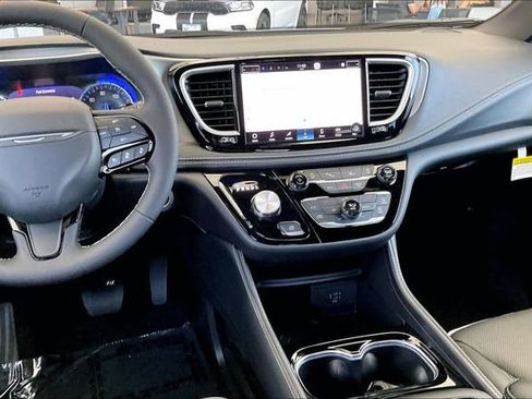 New 2027 Chrysler Pacifica Limited w/ S Appearance Package FWD image 3
