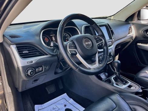 Used 2016 Jeep Cherokee Overland w/ Technology Group FWD image 8