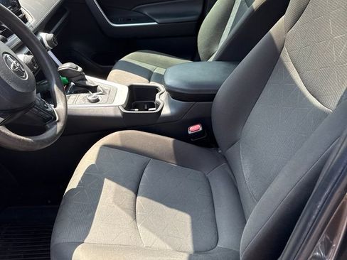 Used 2022 Toyota RAV4 XLE w/ Convenience Package AWD/4WD image 4