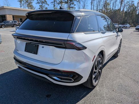 New 2026 Lincoln Nautilus Reserve image 5