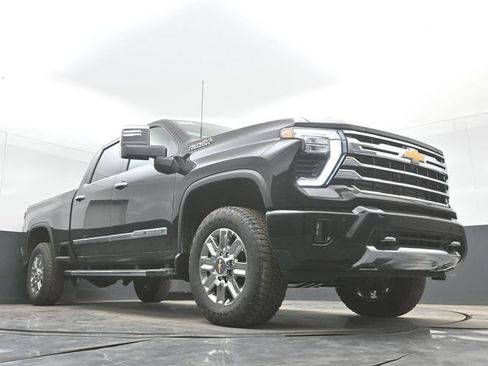 Used 2026 Chevrolet Silverado 2500 High Country w/ Technology Package AWD/4WD image 46
