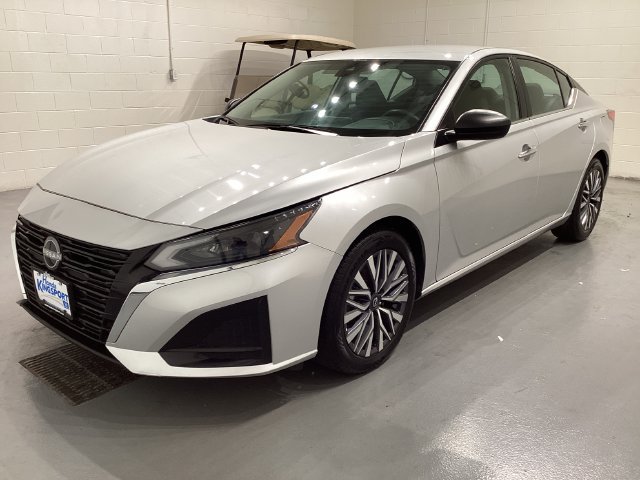 Used 2024 Nissan Altima 2.5 SV FWD image 3