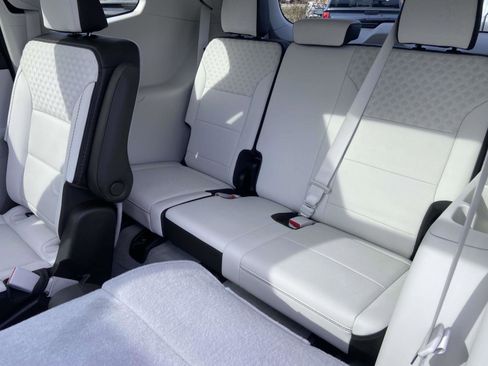 Certified 2024 GMC Acadia Denali w/ Super Cruise Package image 5