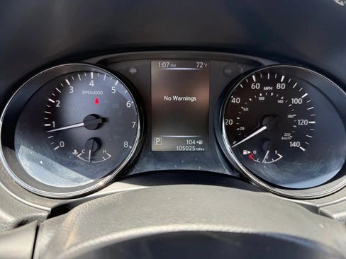 Used 2017 Nissan Rogue SV AWD/4WD image 22