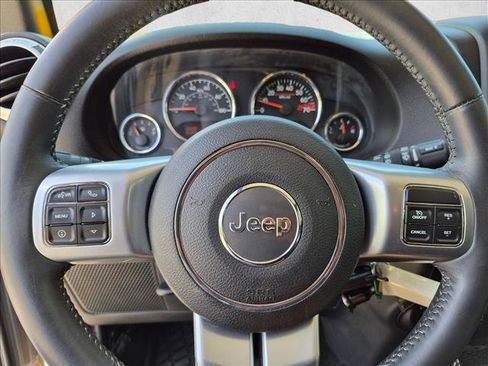 Used 2016 Jeep Wrangler Unlimited Rubicon AWD/4WD image 13