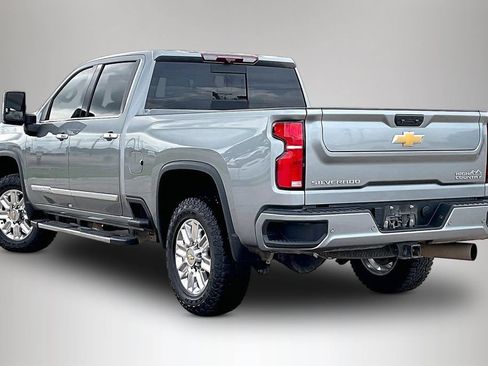 Used 2025 Chevrolet Silverado 2500 High Country w/ High Country Premium Package AWD/4WD image 4