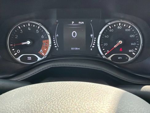 Used 2023 Jeep Renegade Latitude AWD/4WD image 18