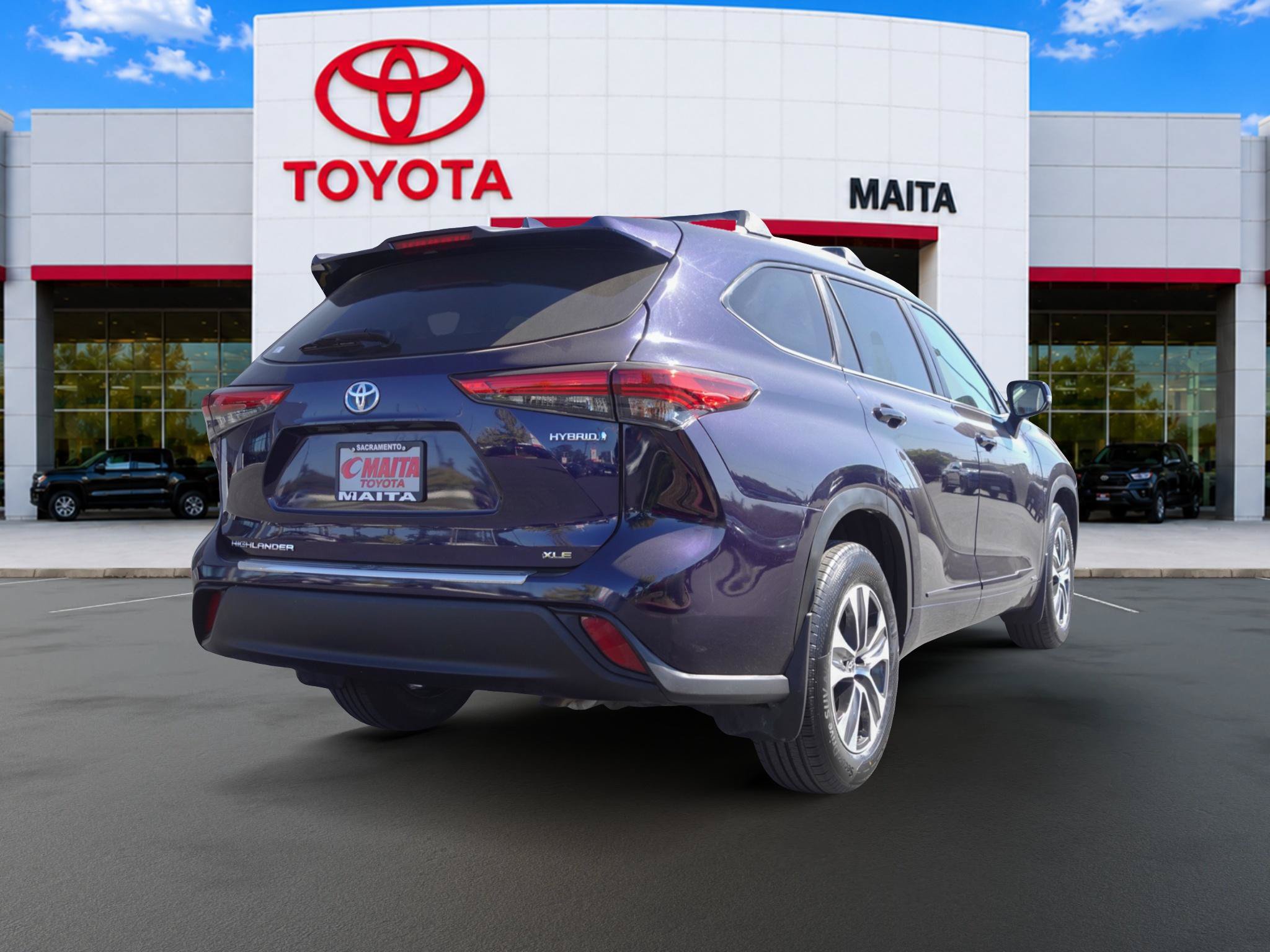 Used 2023 Toyota Highlander XLE w/ Protection Package #3 (TMS) AWD/4WD image 3