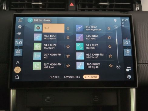 New 2025 Land Rover Discovery Sport Dynamic SE image 21