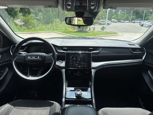 Used 2023 Jeep Grand Cherokee L Laredo w/ Luxury Tech Group I AWD/4WD image 16