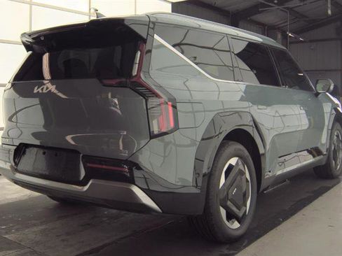 Used 2024 Kia EV9 Land image 4