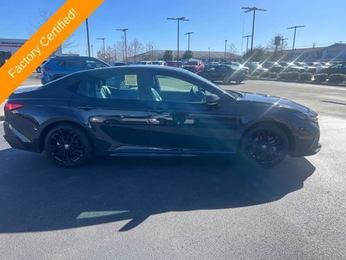 Used 2025 Toyota Camry SE image 6