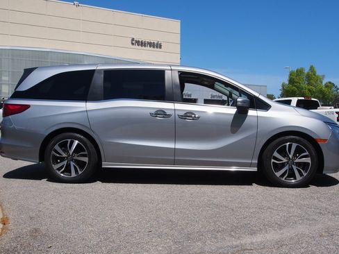 Used 2023 Honda Odyssey Touring image 9