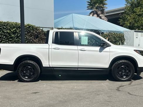 Certified 2025 Honda Ridgeline TrailSport+ image 3